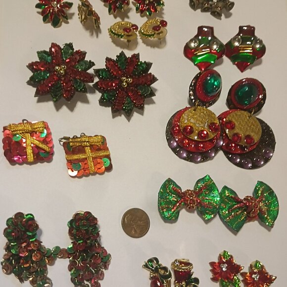 Awesome Lot of 12 Vintage Christmas Earrings - Picture 1 of 6